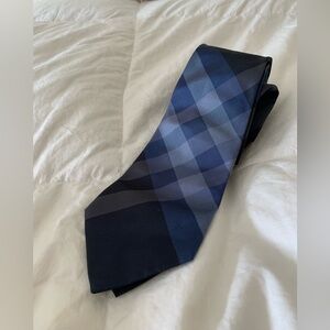Elegant Burberry Rohan Woven Check Skinny Men's Tie